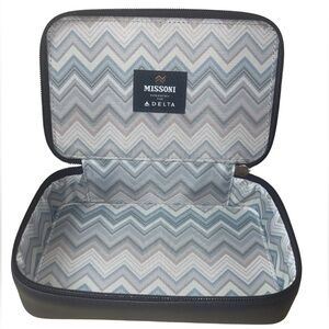 NWOT Missoni x Delta One Exclusive Navy Chevron Amenity Pouch